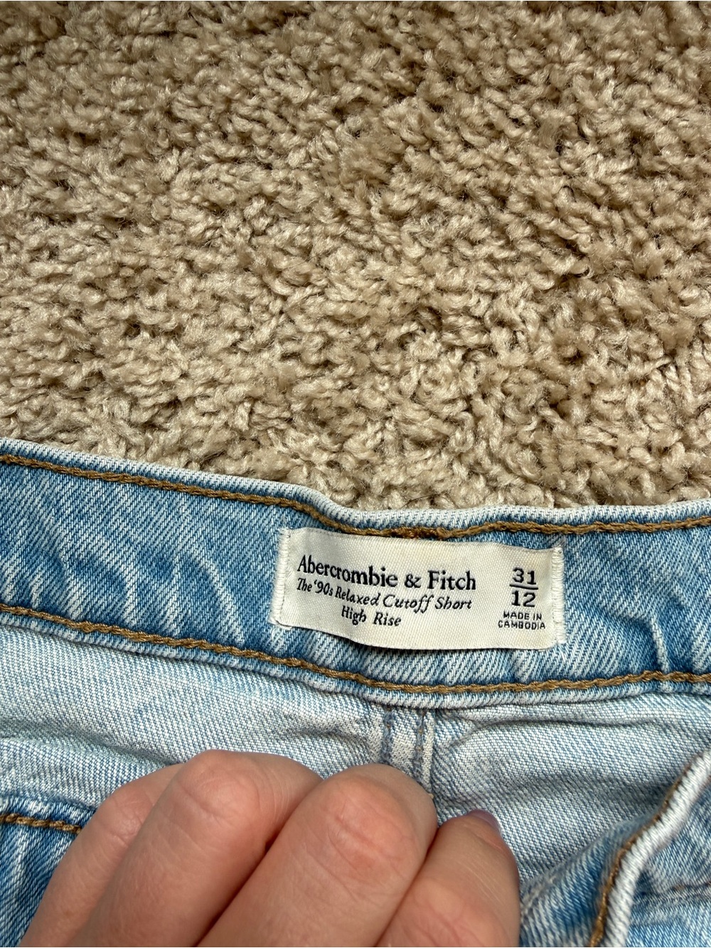 Abercrombie & Fitch 90s relaxed cutoff short high rise - Picture 3 of 3